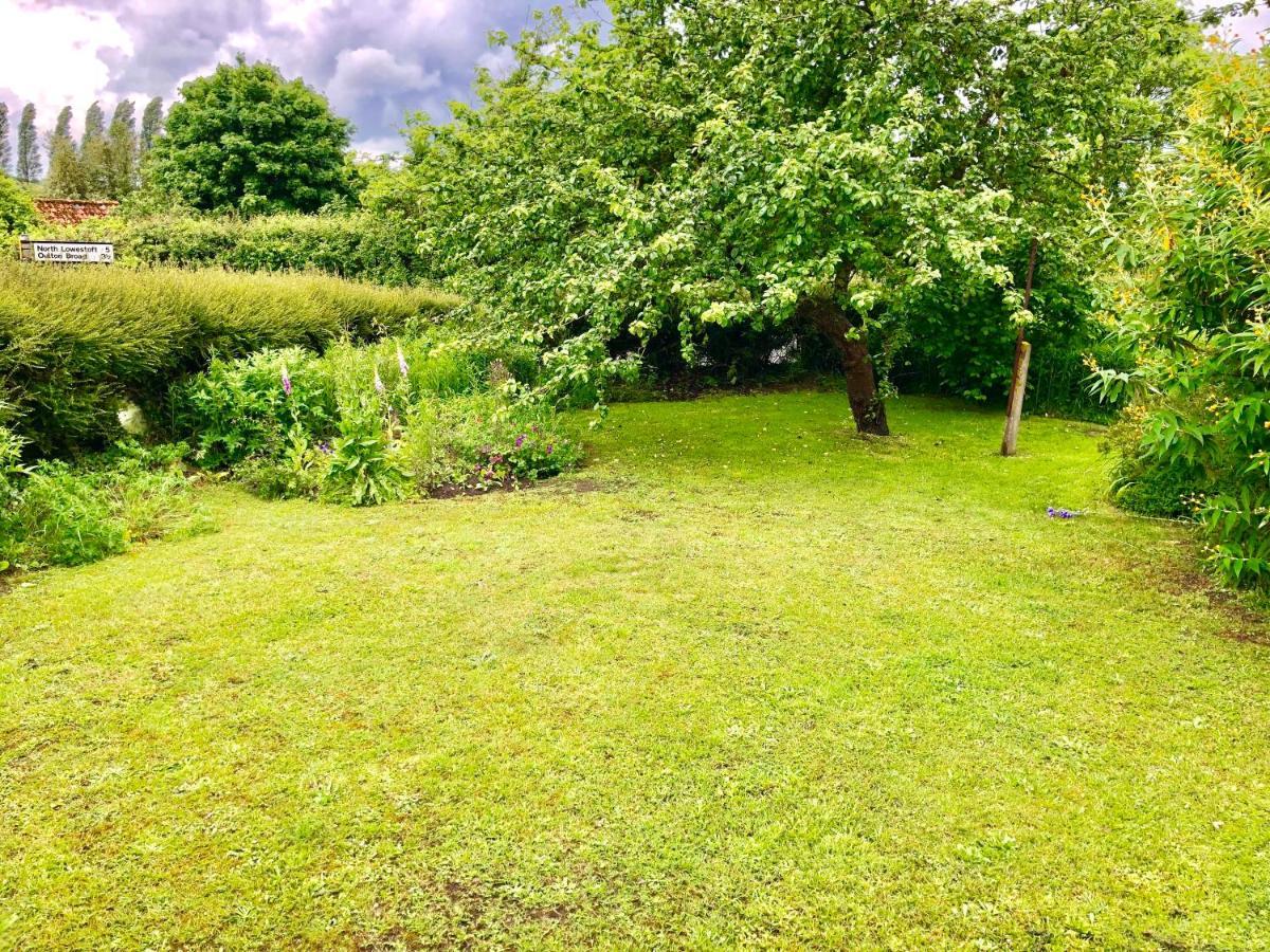 1 Tunns Cottages, Rushmere, Nr Beccles Extérieur photo